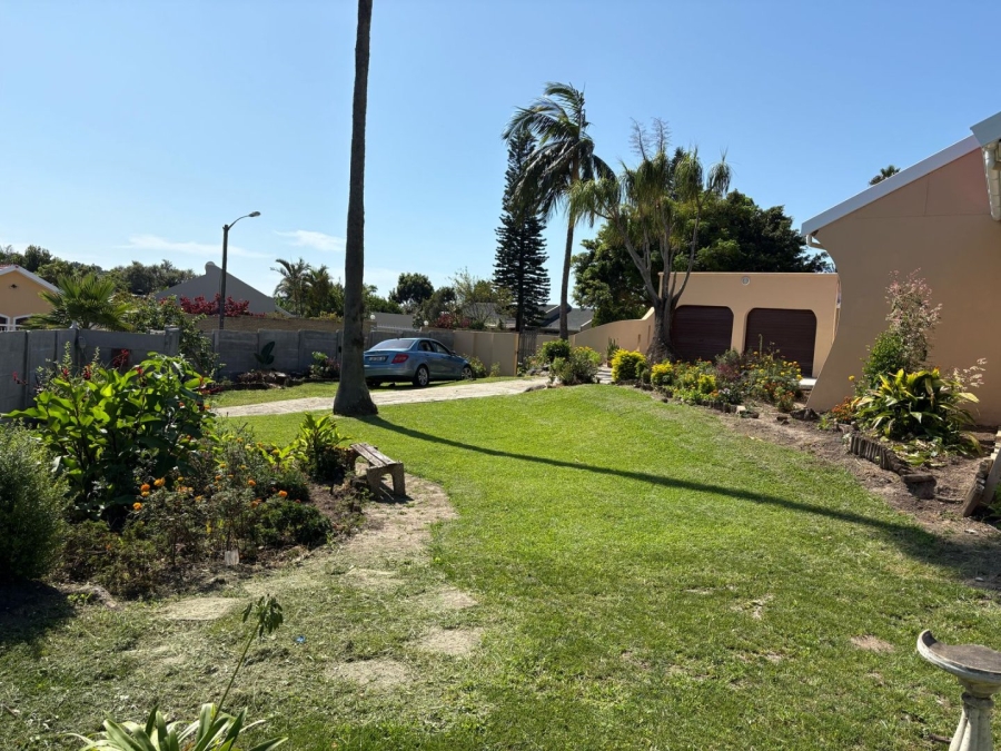 5 Bedroom Property for Sale in Beacon Bay North Eastern Cape